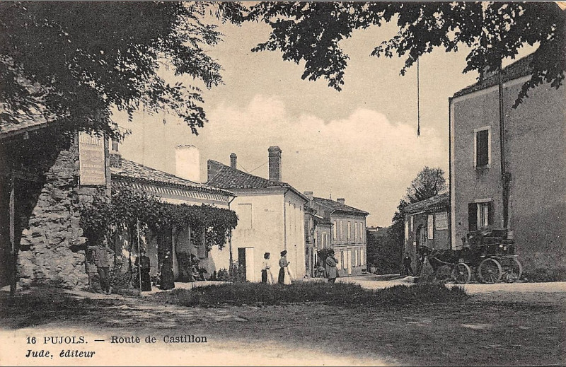 Carte postale ancienne Pujols - route de Castillon