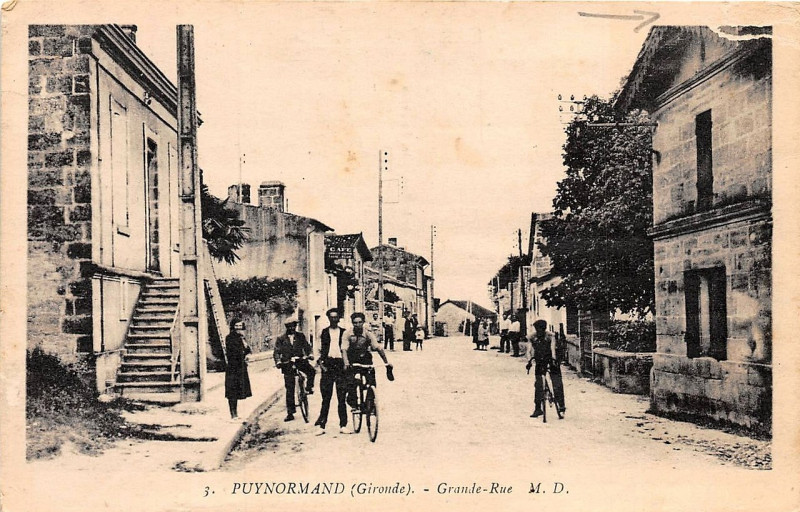 Carte postale ancienne Puynormand - Grande rue