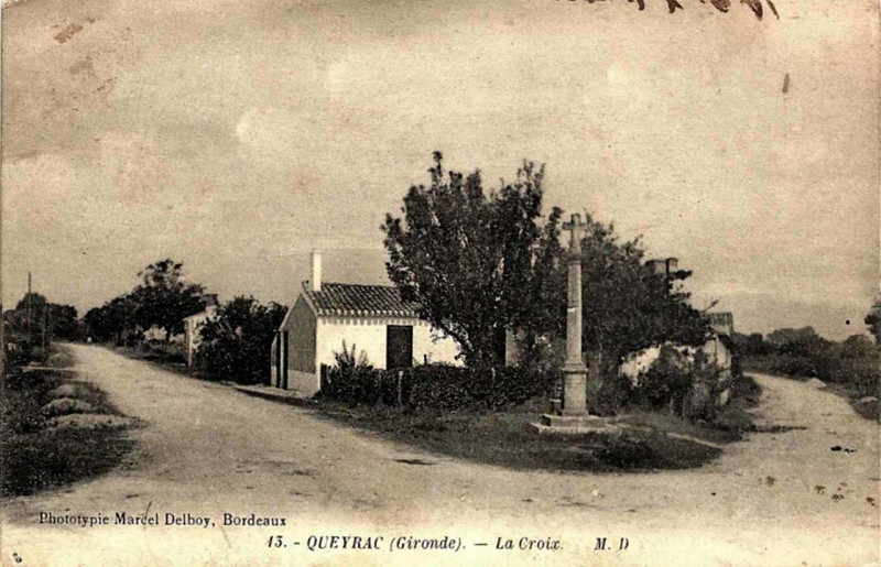 Carte postale ancienne Queyrac - la croix