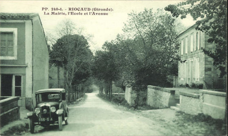 Carte postale ancienne Riocaud - bourg 2