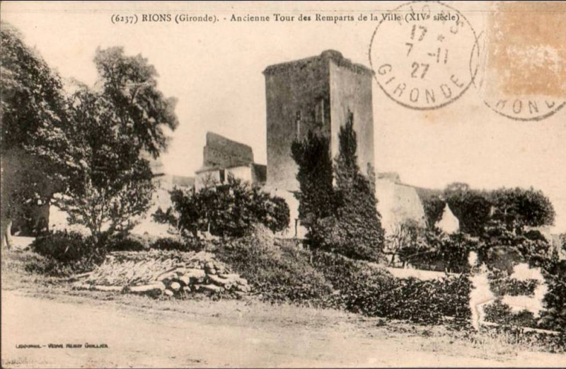 Carte postale ancienne Rions - château de Rions 1