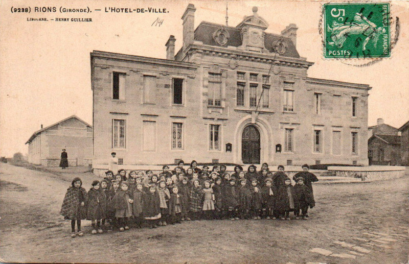 Carte postale ancienne Rions - Mairie