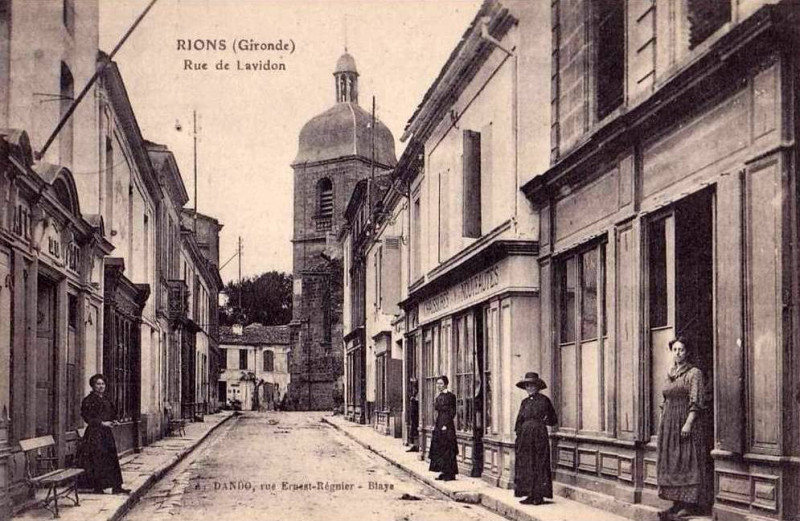 Carte postale ancienne Rions - rue de Lavidon 1