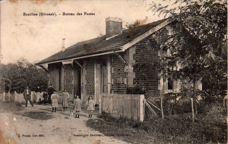 Carte postale ancienne Roaillan - Bureau de la Poste b