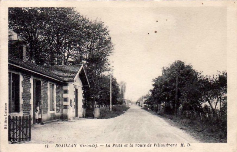 Carte postale ancienne Roaillan - Bureau de la Poste c