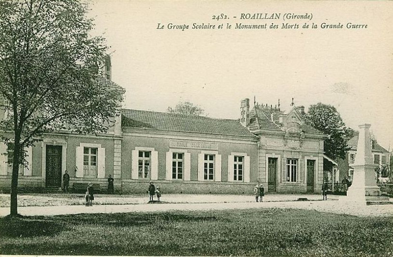 Carte postale ancienne Roaillan - groupe scolaire 1