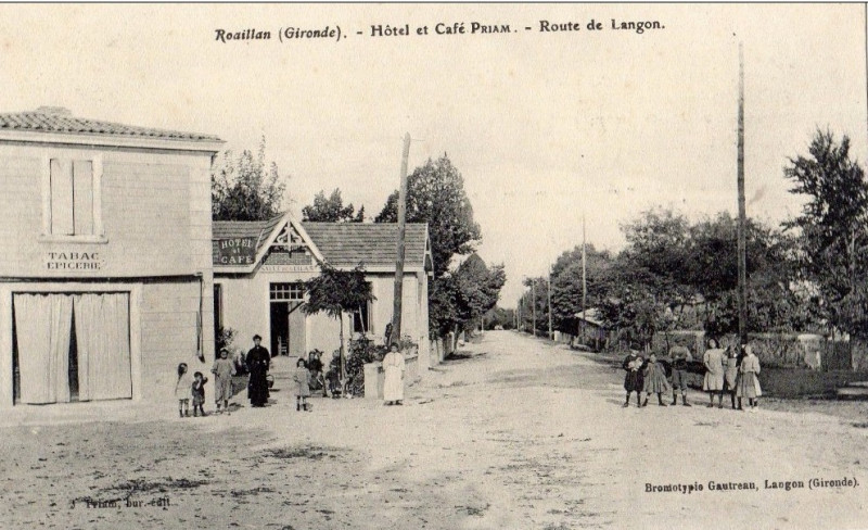 Carte postale ancienne Roaillan - route de Langon