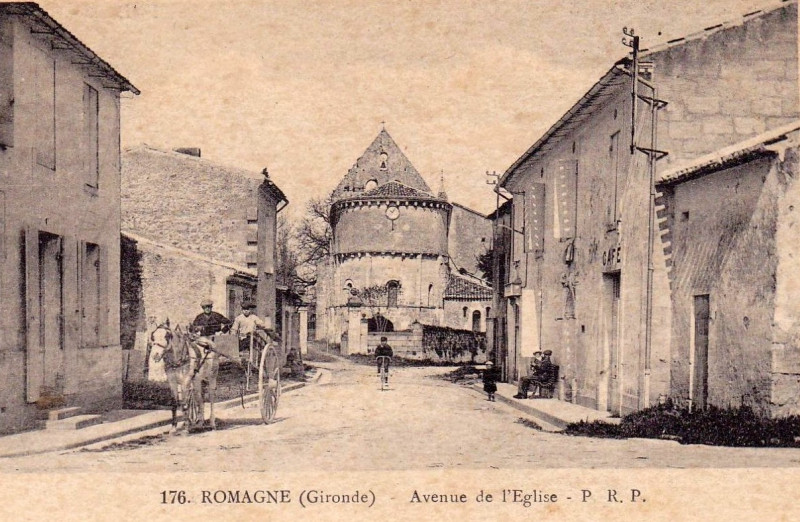 Carte postale ancienne Romagne - bourg 1