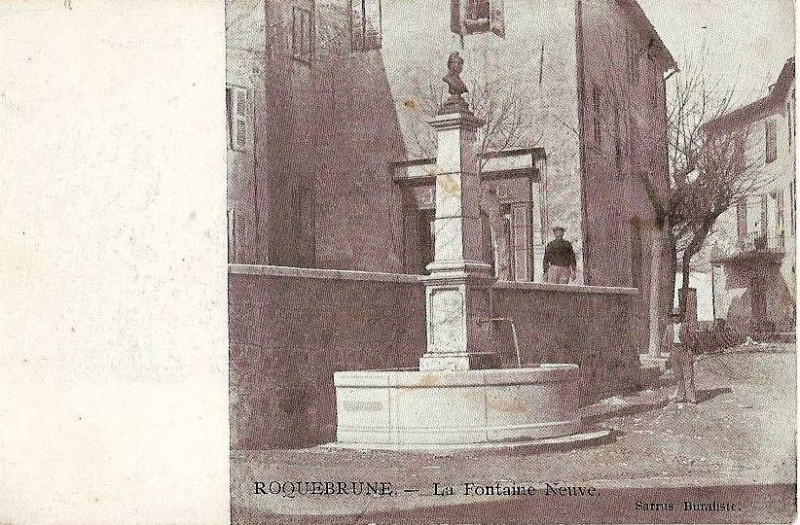 Carte postale ancienne Roquebrune - Fontaine neuve