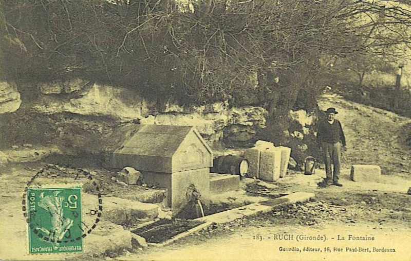 Carte postale ancienne Ruch - La fontaine 1