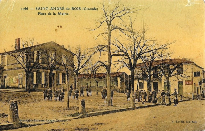 Carte postale ancienne Saint-André-du-Bois - bourg 6
