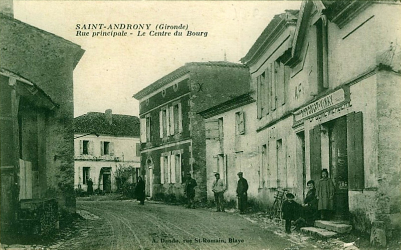 Carte postale ancienne Saint-Androny - bourg 1