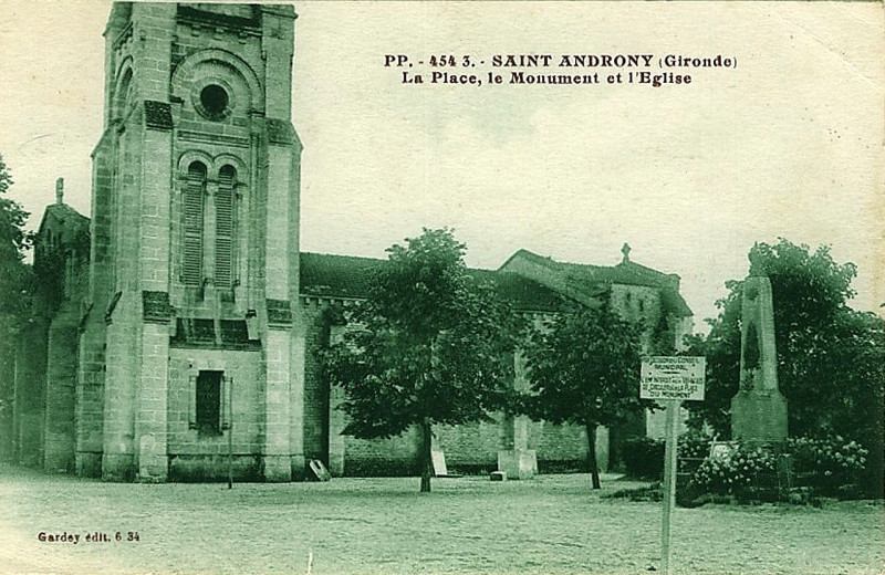 Carte postale ancienne Saint-Androny - la place