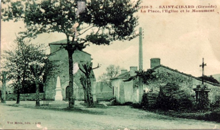 Carte postale ancienne Saint-Cibard - Place de l'église