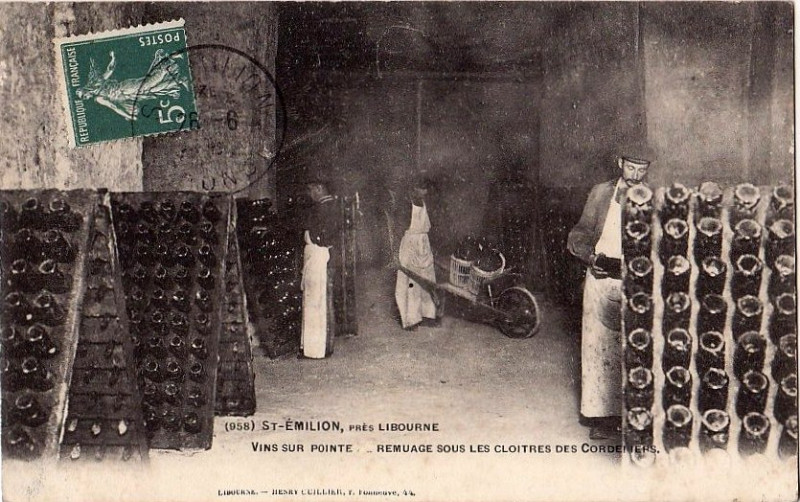 Carte postale ancienne Saint-Emilion cloître des Cordeliers 1