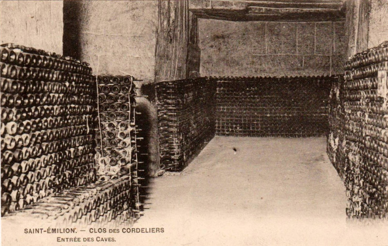 Carte postale ancienne Saint-Emilion cloître des Cordeliers 2