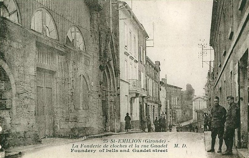 Carte postale ancienne Saint-Emilion rue Guadet