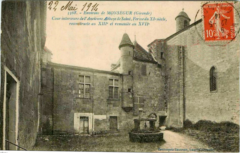 Carte postale ancienne Saint-Ferme - Puits de l'ancienne Abbaye des Benédictins 2