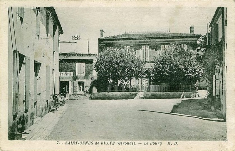 Carte postale ancienne Saint-Genès-de-Blaye - bourg 1