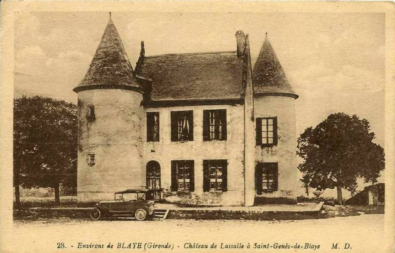 Carte postale ancienne Saint-Genès-de-Blaye - château de Lasalle