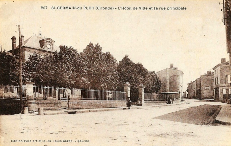 Carte postale ancienne Saint-Germain-du-Puch - Mairie 2