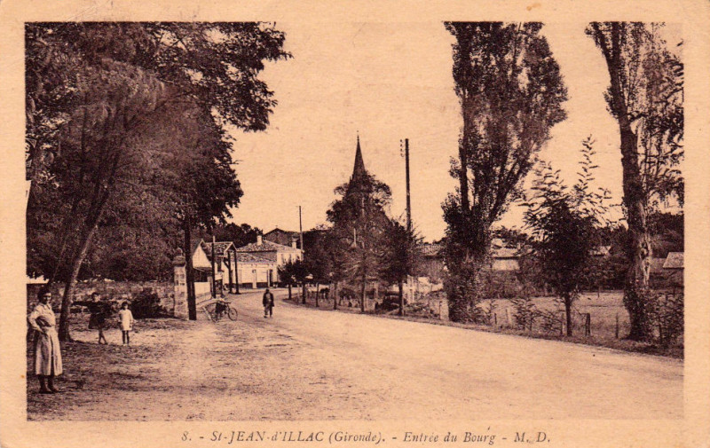 Carte postale ancienne Saint-Jean-d'Illac - bourg 1