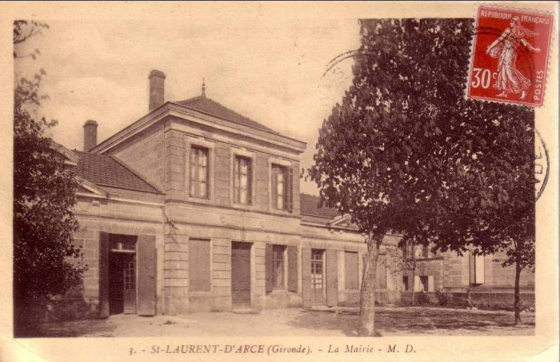 Carte postale ancienne Saint-Laurent-d'Arce - Mairie