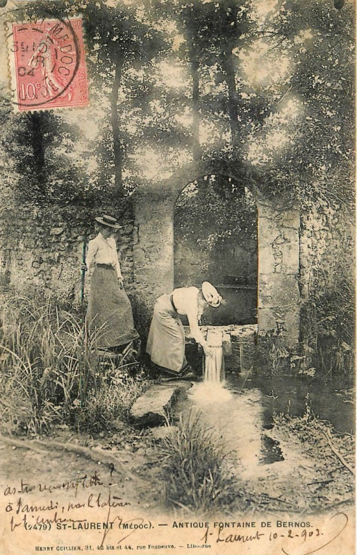 Carte postale ancienne Antique Fontaine de Bernos à Saint-Laurent-Médoc