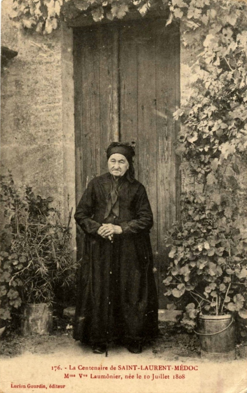 Carte postale ancienne Saint-Laurent-Médoc - la centenaire 1