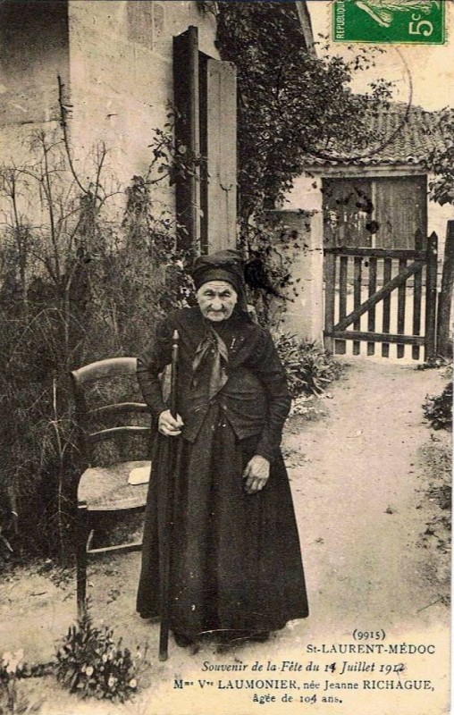Carte postale ancienne Saint-Laurent-Médoc - la centenaire 2