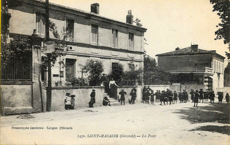 Carte postale ancienne Saint-Macaire - La Poste