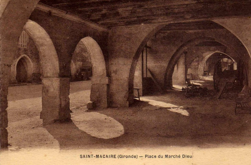 Carte postale ancienne Saint-Macaire - place Marcadieu 5