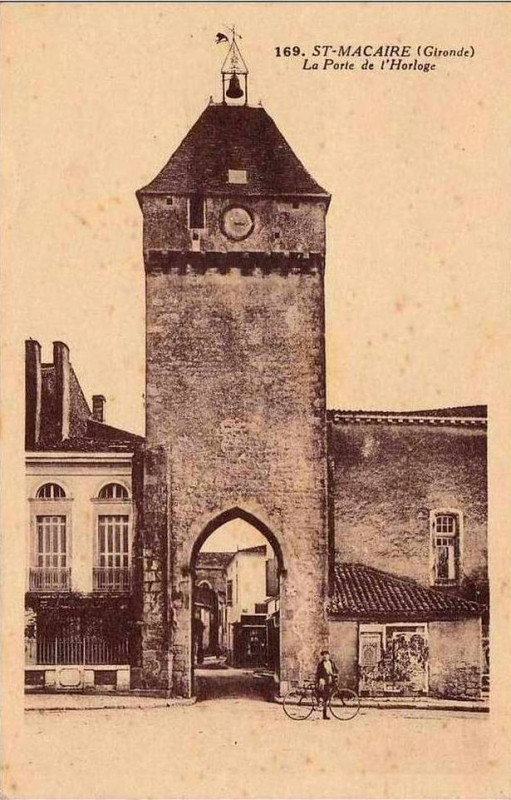 Carte postale ancienne Saint-Macaire - porte de l'horloge 1