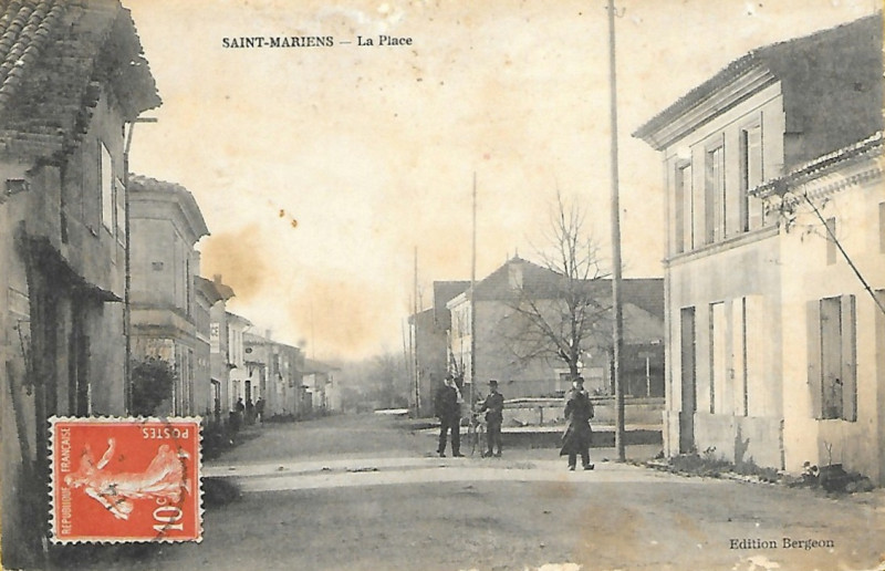 Carte postale ancienne Saint-Mariens - La place