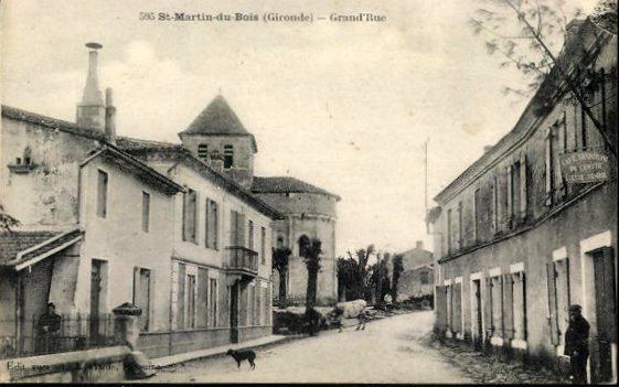 Carte postale ancienne Saint-Martin-du-Bois - Grande Rue