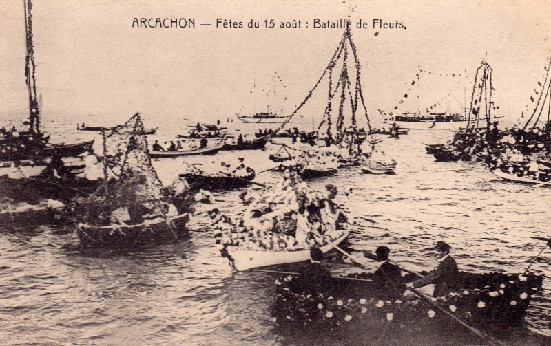 Carte postale ancienne Arcachon - Bassin Bataille de fleurs 1
