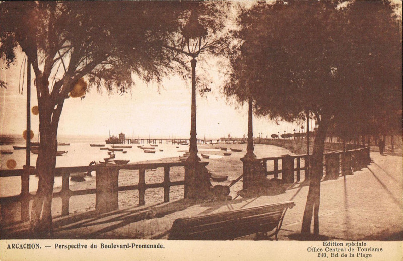 Carte postale ancienne Arcachon - la promenade 17