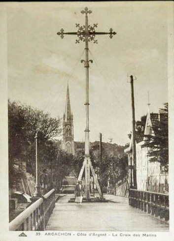 Carte postale ancienne Arcachon - Croix des marins 3