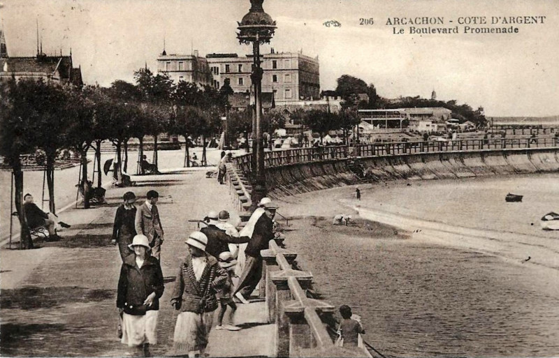 Carte postale ancienne Arcachon - la promenade 19