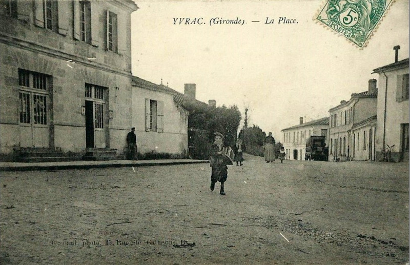 Carte postale ancienne Yvrac bourg 10