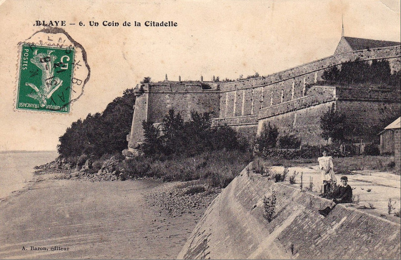 Carte postale ancienne Blaye - Citadelle - ramparts 2