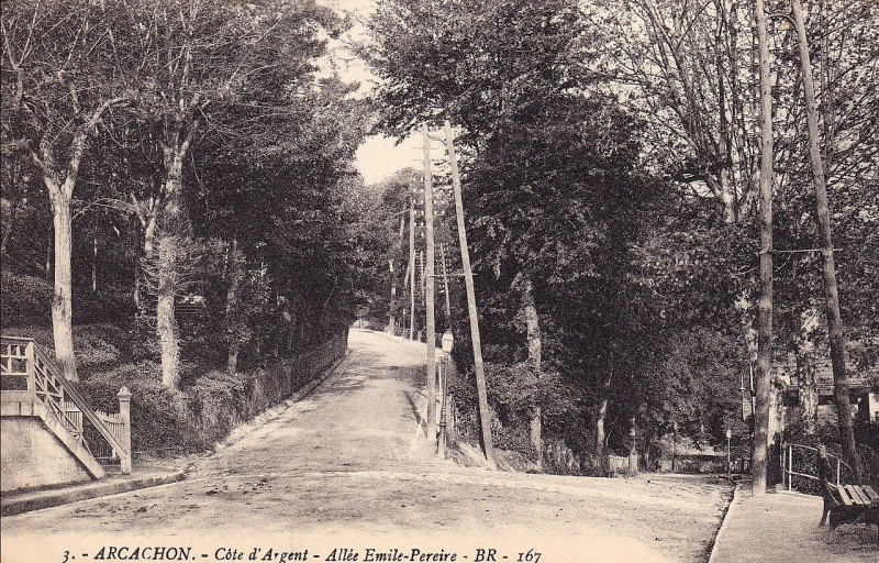 Carte postale ancienne Arcachon - allée Emile Péreire