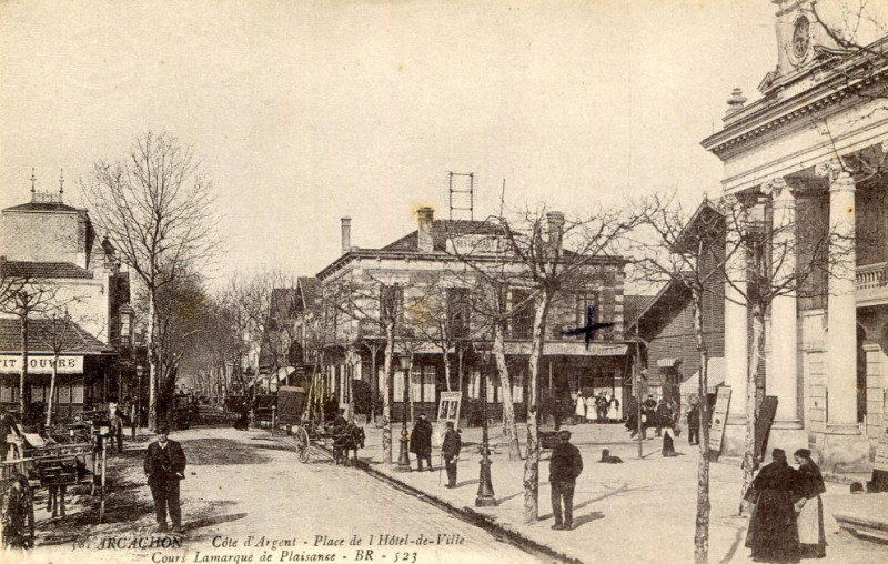 Carte postale ancienne Arcachon - cours Lamarque 3