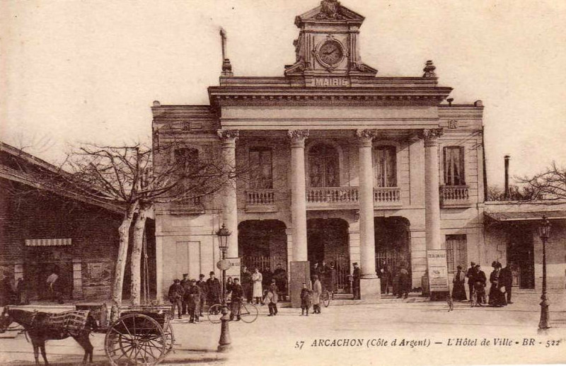 Carte postale ancienne Arcachon - Mairie 2