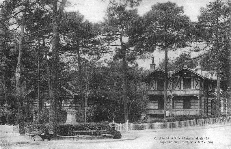 Carte postale ancienne Arcachon - Place Brémontier 4
