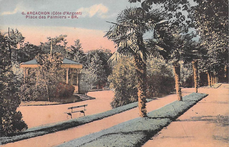 Carte postale ancienne Arcachon - place des palmiers 1