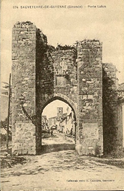 Carte postale ancienne Sauveterre-de-Guyenne - Porte Lafon 2