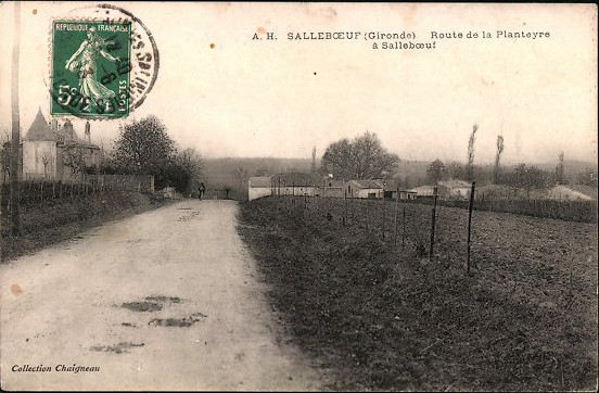 Carte postale ancienne Salleboeuf centre bourg 6