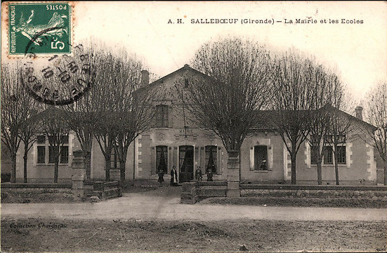 Carte postale ancienne Salleboeuf Mairie 3