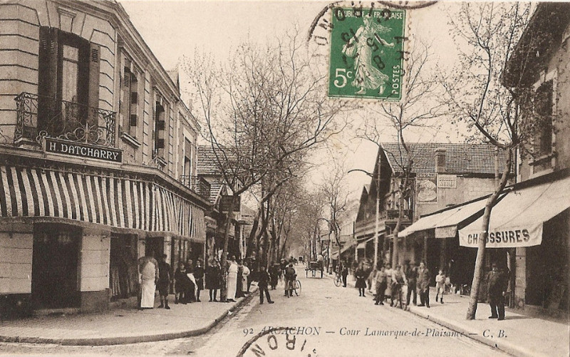 Carte postale ancienne Arcachon - cours Lamarque 1